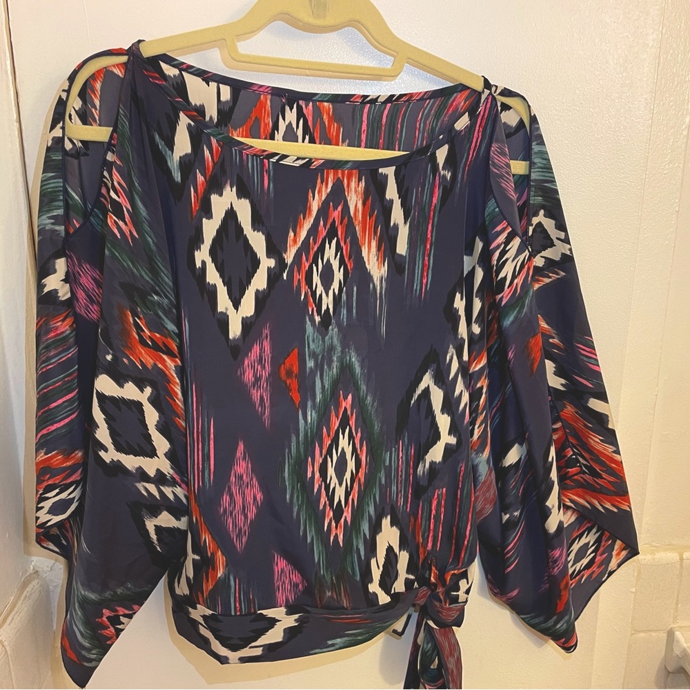 Geometric blouse with tie waist
